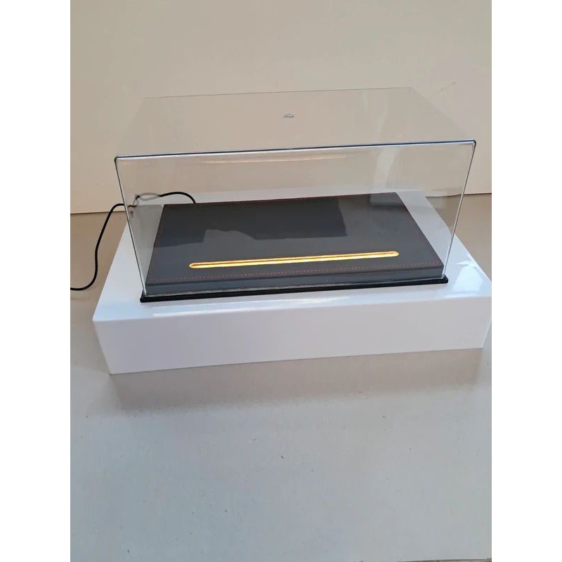 Boîte vitrine de luxe avec eclairage pour 2 tracteurs 1/50