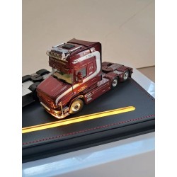 Boîte vitrine de luxe avec eclairage pour 2 tracteurs 1/50