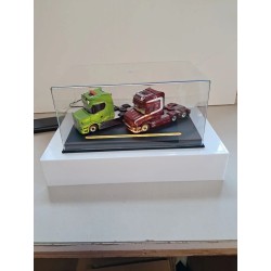 Boîte vitrine de luxe avec eclairage pour 2 tracteurs 1/50